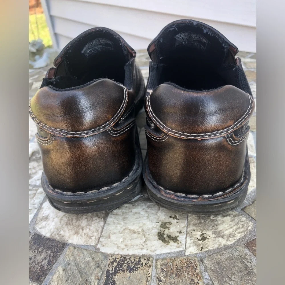 ☔️Skechers brown distressed slip on shoes
